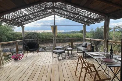 Image de Sud de France Lodge au Milieu des Vignes située entre mer et montagne.
