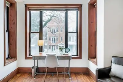 Image de Prime Sunny Lakeview Apartment: Walk to Wrigley and More