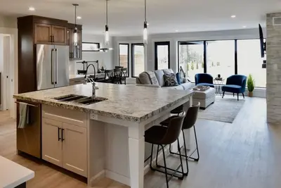 Image de Bear Necessities New Luxury Lakefront.