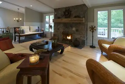 Image de East Meets West: Right Across From The Beach!