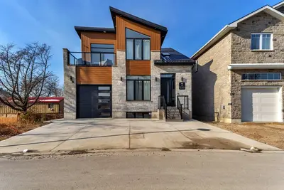 Image de Endless Summer Cottage. . . New Cottage With Amazing Central Location!