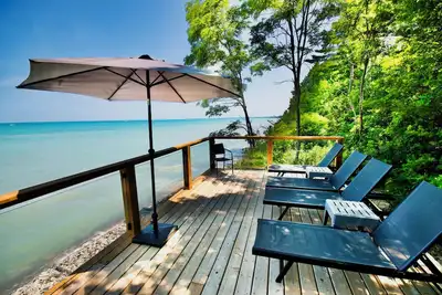 Image de Grand Bend Lakehouse Cottage: Lakefront Beauty In Southcott Pines!