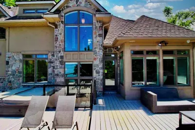 Image de Sandy Shores Lakefront Cottage! Amazing Luxury On Lake Huron!