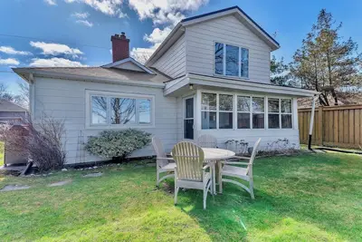 Image de Watercolour Lakefront Cottage Grand Bend!