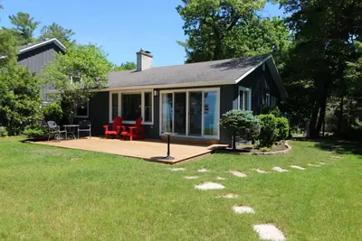 Image de Xanadu: Lakefront Luxury In Beautiful Southcott Pines, Grand Bend!