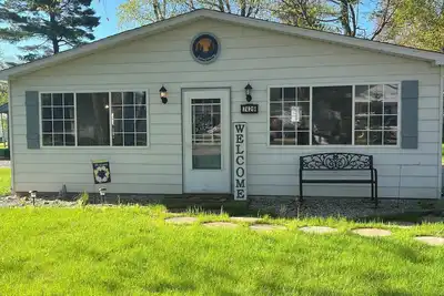 Image de Lexington Cottage with Beach Access Sleeps 6-8