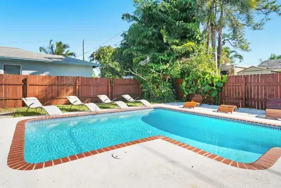 Image de Tropical Spa Escape! Pool/Spa/Sauna Wifi 4Bdrm 8 Min Bch