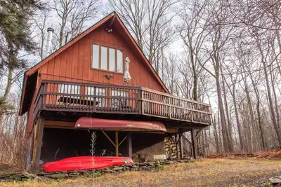 Image de Woodsy A-Frame in Pocono Mountain Resort, Family and Pet Friendly!