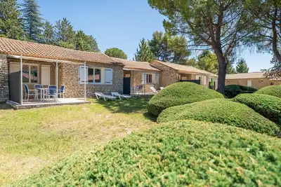 Image de Logement avec piscine au calme