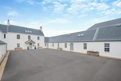 2 bedroom accommodation in Ayr