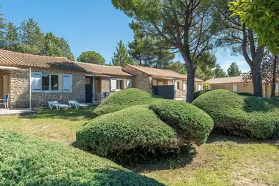 Image de Charmant Mazet au cœur du patrimoine provençal.