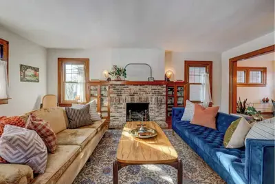 Image de Central & luxe vintage 3br in serene neighborhood. Wfh!