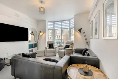 Image de Discover a spacious holiday home in Paignton, Devon, accommodating ten guests.