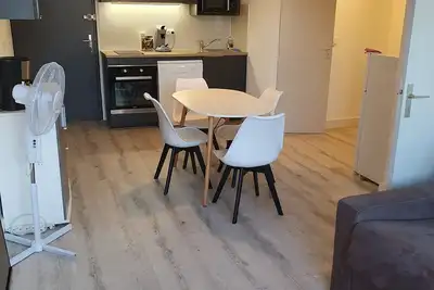 Image de F2 Meublé de 35m² à 200m de la Plage Entièrement Rénové