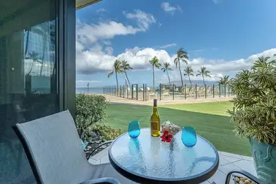 Image de 106 - Oceanfront - Ground Floor - One Bed/One Bath with A/C!