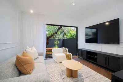 Image de The Cloudscape Cosy Modern and Chic Designer Pad