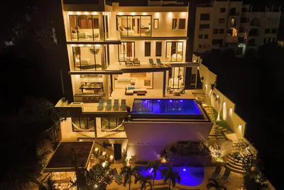 Evolve Isla - Spectacular New Oceanfront Villa