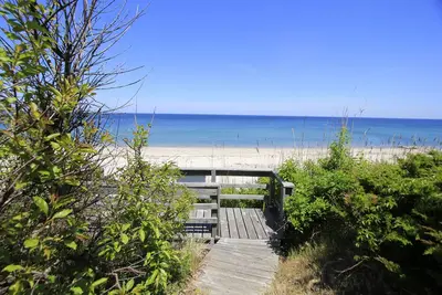Image de 99 Wing Blvd W- Steps to private beach, pet friendly!