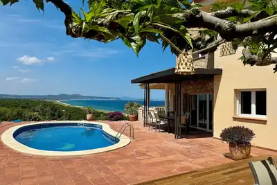 Image de Villa avec vue spectaculaire sur la mer, située à 500 mètres de la plage. Begur.