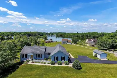 Image de Lake Life with Views! Morning sunrises & amazing sunsets! Boat to The Cove & gas