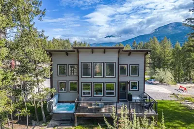 Modern Tides | Hot Tub | Beach Access | Fireplace