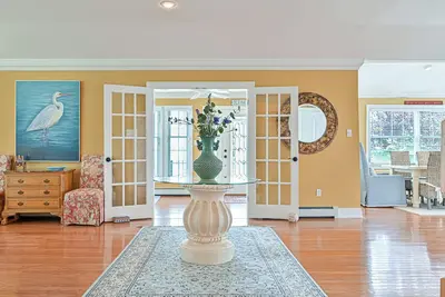 Image de Majestic beach house to rent! Steps from beach and a 5 minute drive to Ac!