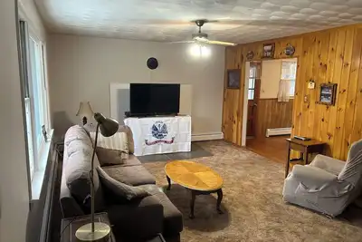 Image de Glenmore Creek, ranch style home located on 10, mostly wooded, private acres.