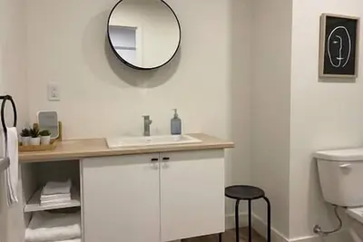 Image de Large 3-Bedroom Apartment +