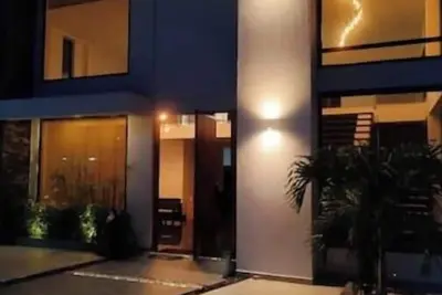 Image de Luxurious house in condominium