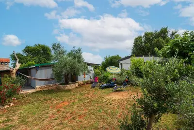 Image de Belle maison Ă Kavran avec WiFi