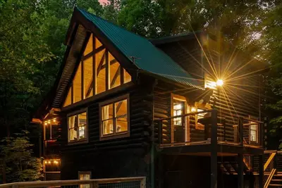 Image de Chic Modern - Rustic Elegance; Views;Hot Tub;Fam;