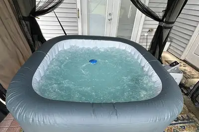 Image de Amazing \"New\" Cottage Hot Tub Minutes To Beaches - Coastal Comfort Awaits