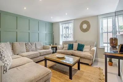 Image de 4 chambres à coucher à Chesterfield