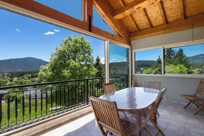 Image de Maison de vacances 'Le Calmadou' avec vue sur les montagnes, terrasse privée et Wi-Fi