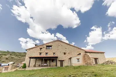 Image de Maison de vacances 'Masía Casa Rullo' avec vue sur les montagnes, terrasse privée et Wi-Fi