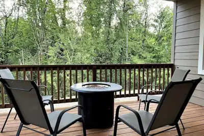 Image de Lovely Condo close to town with Forest View