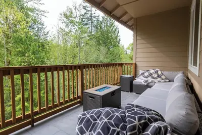 Image de Spacious home and lower level condo with outside entrance.