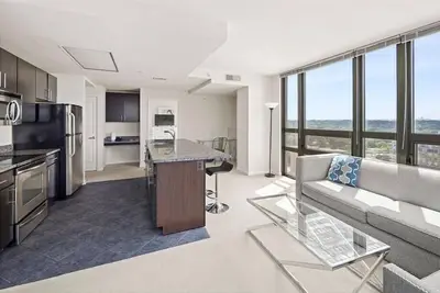 Image de Crystal City 2 Br | 10 min drive to Capitol