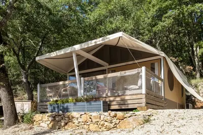 Image de Maison de vacances 'Glamping La Ghianda 2' avec vue sur les montagnes, Wi-Fi et climatisation