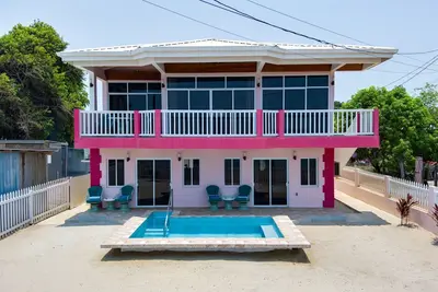 Image de Sorrell Cottage-2 Bedrooms Right on the Caribbean!