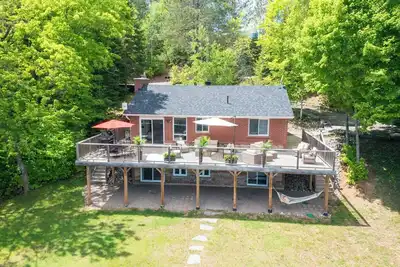 Image de Tranquil lakefront cottage near Huntsville and Algonquin Park