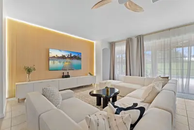 Image de Epic Renovated 9d 360 Rotating Vr Machine 2x Game Rooms 4 mi to Disney