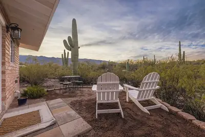 Image de Contemporary Casita in Northeast Tucson next to Saguaro National Park East.