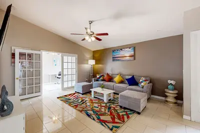 Image de Dog-friendly house with washer/dryer, central Ac, & well-equipped kitchen