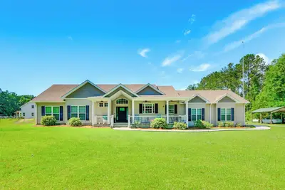 Image de Family-Friendly Abbeville Home w/ Fire Pit & Games