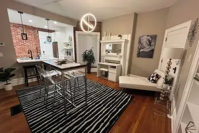 Image de 2 Br Totally Renovated and Chic