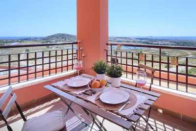 Image de 3 Equmar, vue sur la Méditerranée et les montagnes