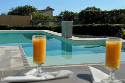 Image de Sun, Sea, pool, relaxation!