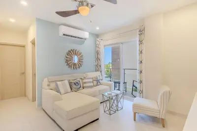 Image de Luxury Palm Beach Condo  Aracari 17 by Bocobay