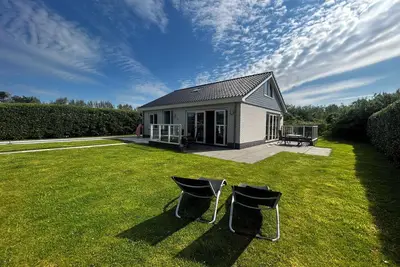 Image de 4 bedroom accommodation in Julianadorp aan Zee